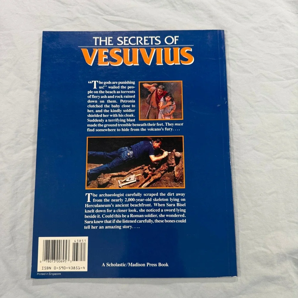 The Secrets of Vesuvius Sara C Bisel Scholastic Time Quest Book 1991 Archaeology